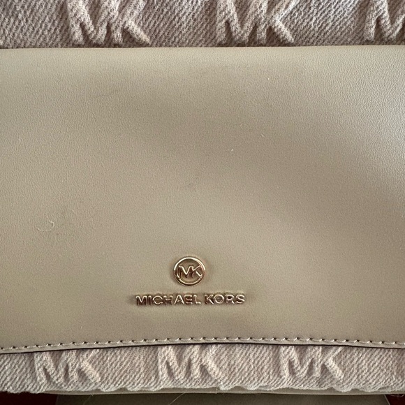 Michael Kors Maeve Large Logo East West Pocket Crossbody - NWT - Picture 3 of 13